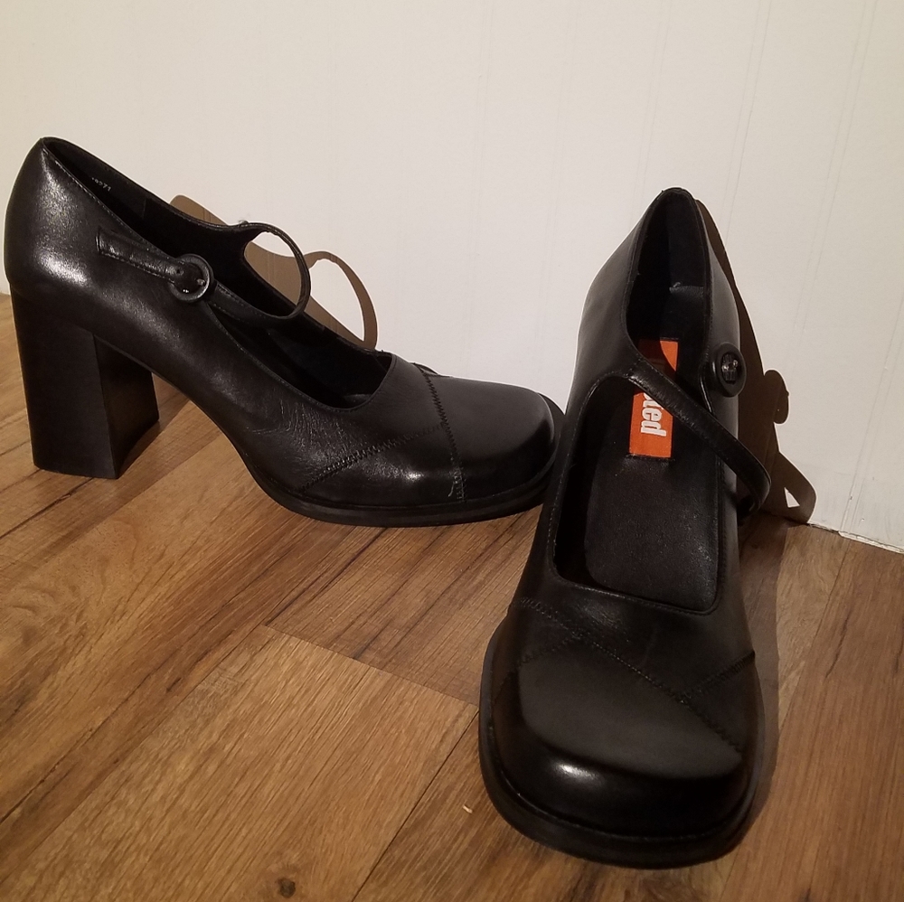 Vtg 90s Unlisted Mary Jane's, Black